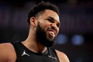 两双到手！唐斯9中5拿到12分14板 正负值+7