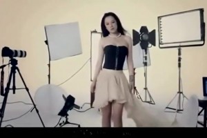 马布里眼光不错啊！老婆汪妤凌身材棒气质佳，上过《中国好声音》