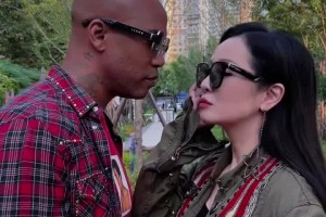 夫妻俩形影不离啊！马布里：欢迎收看“中老年”秋装T台秀🙈